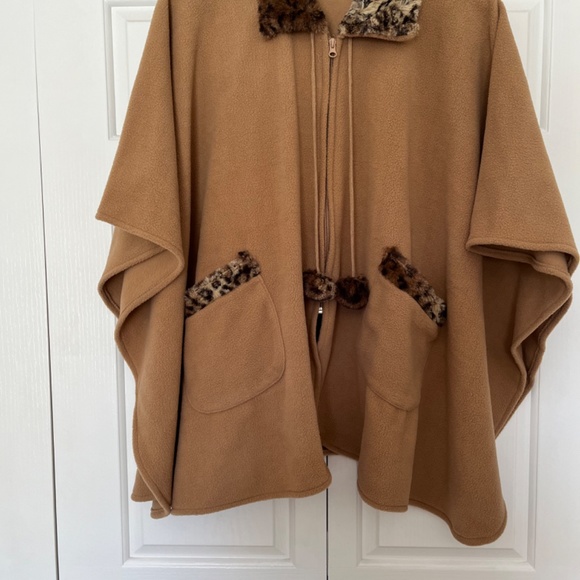 LeModa Poncho Cape One Size Fits Most - Picture 6 of 6